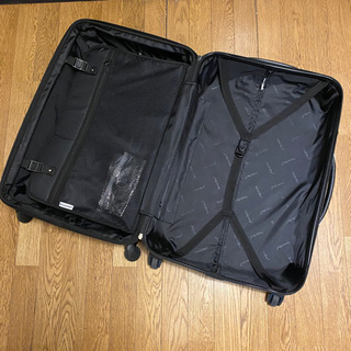 中型スーツケース　ネイビーの画像