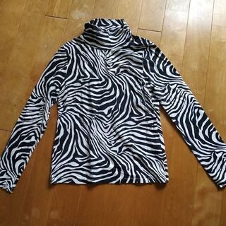 GAP Kids 春・秋ようの薄いタートルネック　シマウマ柄