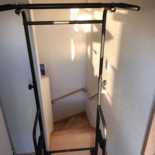 ぶら下がり健康器　チンニングスタンド　懸垂