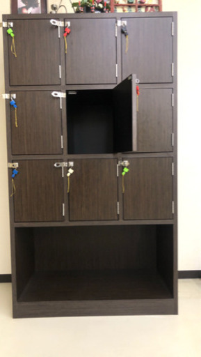 お客様のお荷物用ロッカー家具