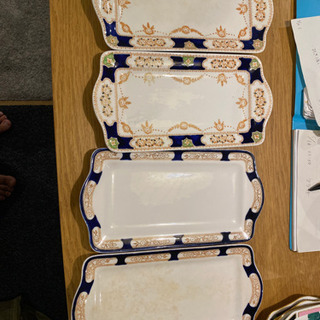 レトロなデザインのプレート　4枚