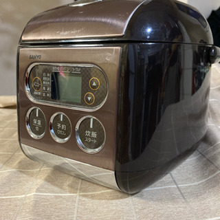 使用感少なめの炊飯器　内釜がキレイ❗️
