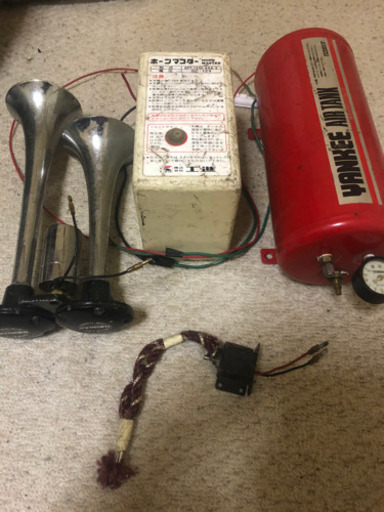 コンプレッサー、タンク、ホーンセット