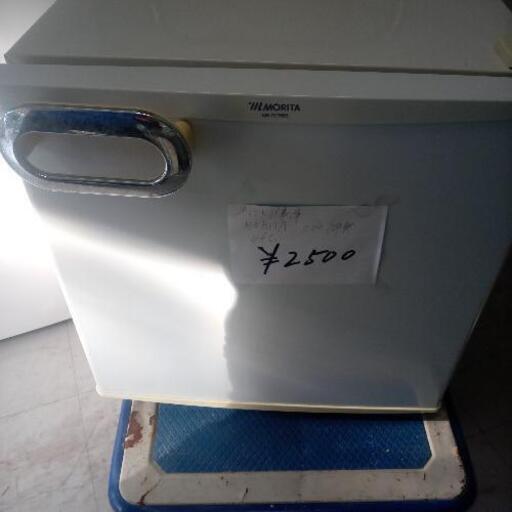 サイコロ冷蔵庫モリタ2009年製46 L 別館倉庫浦添市安波茶2-8-6においてます