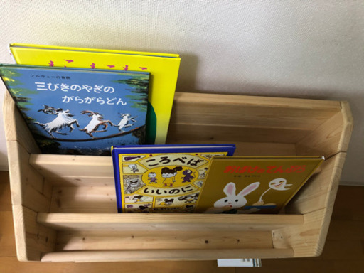 本棚　絵本などに。。