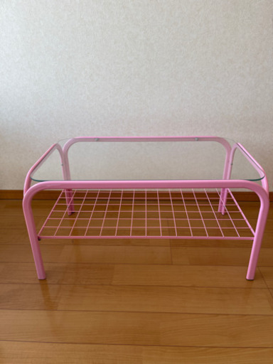 ガラスのテーブル
