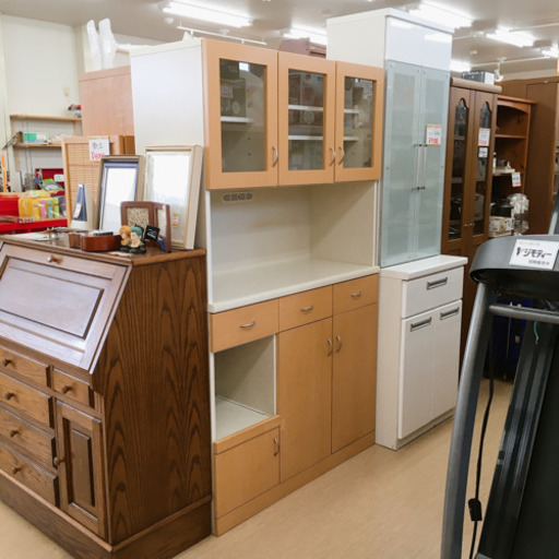 【ジモティー限定価格】レンジボード☆ホワイト×ナチュラル☆幅105.5×奥行43×高さ180.5cm☆補修あり☆中古品【店頭8000円→5000円、ジモティーから連絡いただくか、店頭にてジモティーを見てとお知らせください】