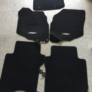 ホンダ　フィット　カーマット　車　マット