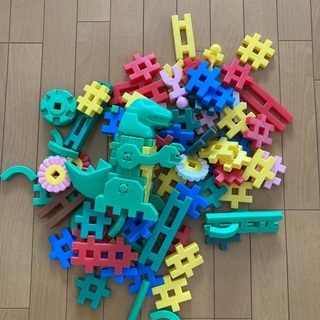 ニューブロック　恐竜　乗り物　各400円