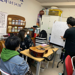 無料で教えます！中英韓日語、美術、数学、化学、ギター、ドラムの画像