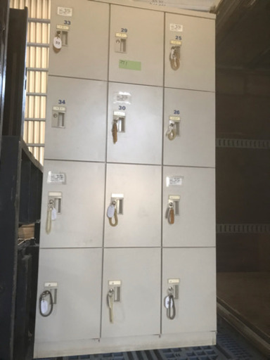 ロッカー おしゃれ スチールロッカー 12人用 グレー 鍵付き スペアキー付き 3列4段 スチール製 収納 オフィス 事務所 会社 店舗