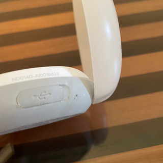 【充電器＋左耳】JBL free X  イヤホン（左）/充電器 /充電コード /耳のスペアゴム未使用8個の画像