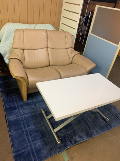 ?【値下げ】EKORNES 2PソファーとGOMLDEN 油圧昇降可変テーブルのセット