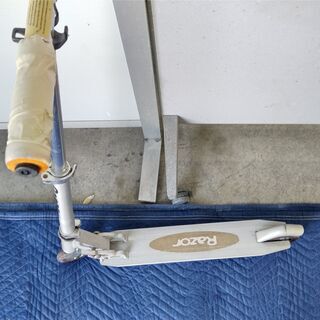 Razor キックボードを格安でお譲り致します。大変美品です！の画像