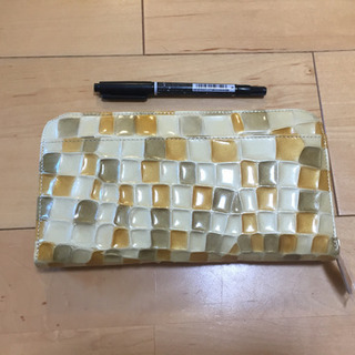 ピカピカシャイニーな長財布