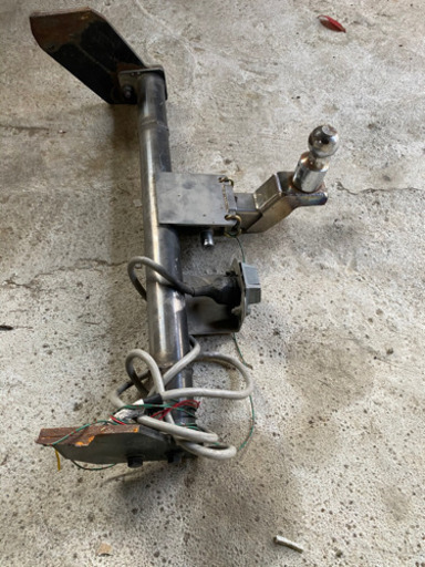 エルグランドから取り外しました！取り外すまでは問題無く使用してました。加工次第では何でも取り付けられると思います。