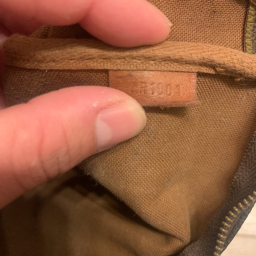 ＬＯＵＩＳ　ＶＵＩＴＴＯＮ　ルイ　ヴィトン　モノグラム　アクセソワール　アクセサリーポーチ　ショルダー　Ｍ５１９８０