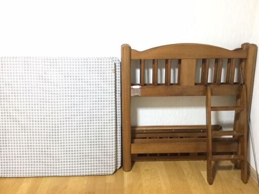 ロフトベット中古（外側サイズ110cm×210cm,内側サイズ100cm×200cm, ベットの板までの高さ75cm）