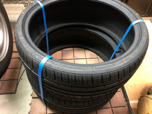 別サイトで売れました。新品未使用タイヤ　ZEETEX 215/35/R19 2本