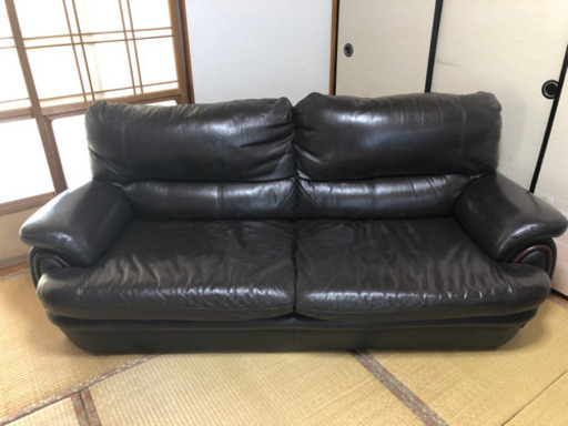 革　ソファー