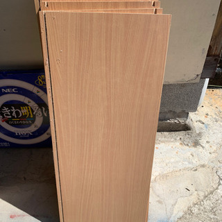 木材？　30✖️7厚さは1.7ぐらい