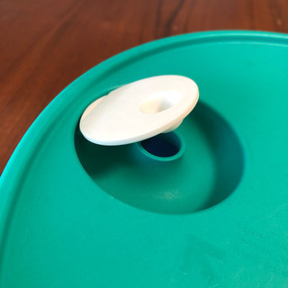 tupperware の料理保存容器の画像