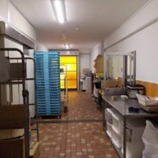 食品工場跡地♫倉庫や事務所にも最適♫敷地内駐車場付きです♫ - レンタルオフィス