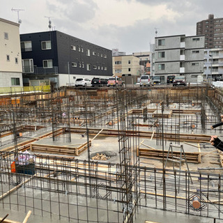 建設現場で楽しい型枠解体のお仕事