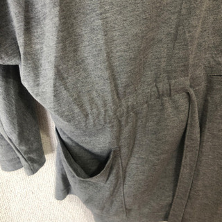 グレーカーディガンの画像