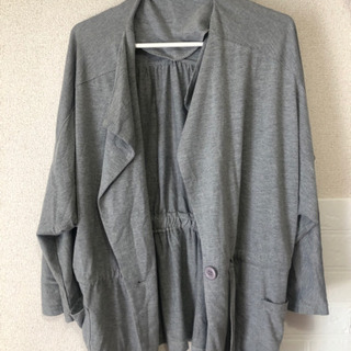グレーカーディガンの画像