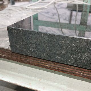 土日引き取り対応可　天然黒御影石　超高級スピーカー台　ジンバブエブラック　ジンバブエ産　2枚セット　おしゃれでセレブな空間に♪の画像