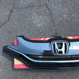 ホンダ フィット３ ハイブリッド フロント 純正 グリルの画像