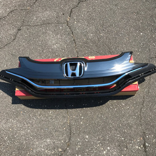 ホンダ フィット３ ハイブリッド フロント 純正 グリルの画像