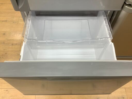 6ヵ月保証付き、HITACHI(ヒタチ)の3ドア冷蔵庫！