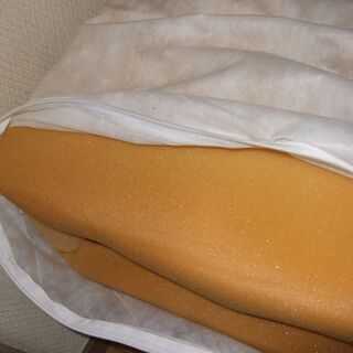 至急処分　シンプルなスプリングマットのセミダブルベッドの画像