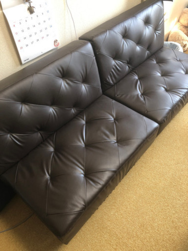 美品!2分割のソファベッド