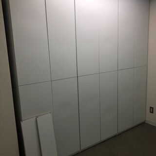 オフィス用棚(ドアタイプ) 白３連