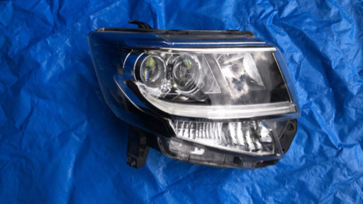 タントカスタム　LA600S  ヘッドライト