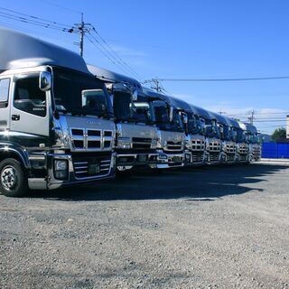 4トン中型トラックドライバー/大手スーパーの輸送/夜間出勤の画像