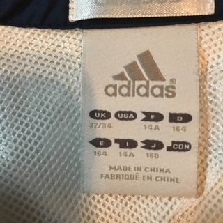 adidasの画像