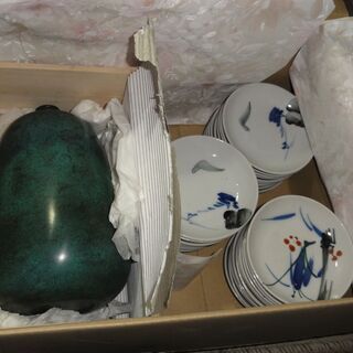 小絵皿　と　勝峰　花瓶？一輪挿？他の銘柄の木箱に入ってます　伝統...