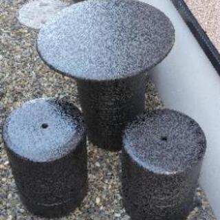 ガーデンテーブル　ガーデンチェア×２　陶器製