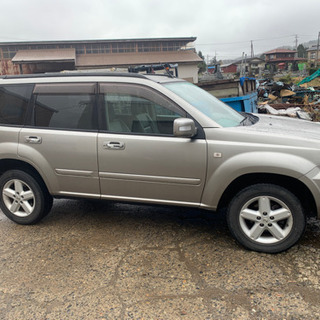 日産　人気SUV エクストレイル　4WD(商談中〜決まりました)