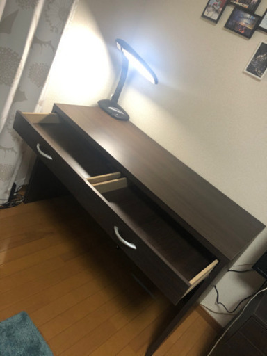 【交渉中】パソコンテーブル　ライト、チェア付き3点セット