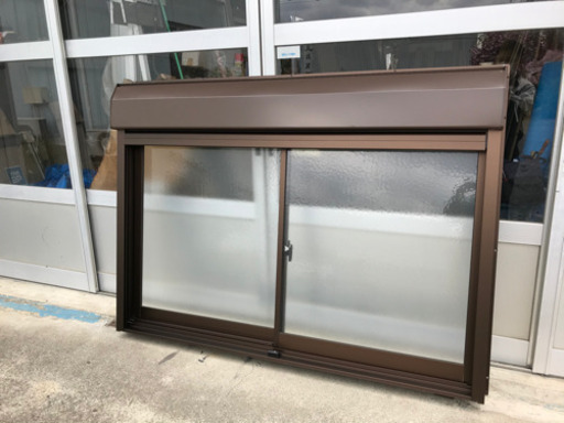 YKKAP社　シャッター付引違い窓（手動）　単板硝子　展示品在庫未使用品