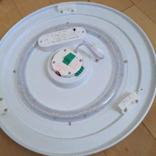 シンプルなLED照明器具です
