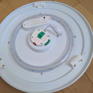 シンプルなLED照明器具です