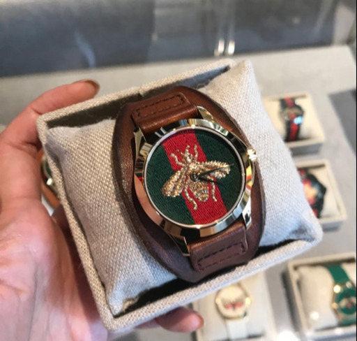 【GUCCI】ミディアムウォッチ　ハチ