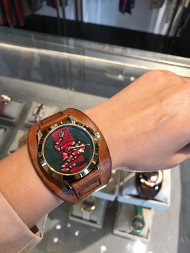 【GUCCI】ミディアムウォッチ　スネーク