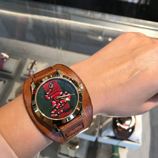GUCCI】ミディアムウォッチ スネーク